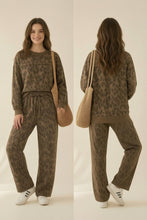 Load image into Gallery viewer, The Effortlessly Cool "It-Girl" Pullover