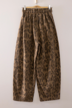 Load image into Gallery viewer, The "Everyday Chic" Wide-Leg Leopard Sweats
